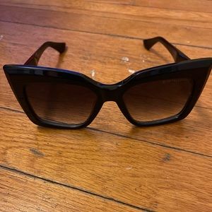 Practically brand new Dita Telemaker sunnies